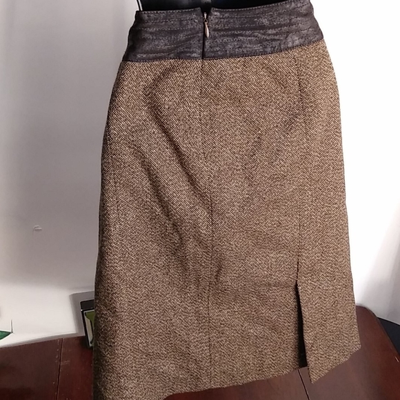 Ann Taylor - Picture 4 of 6